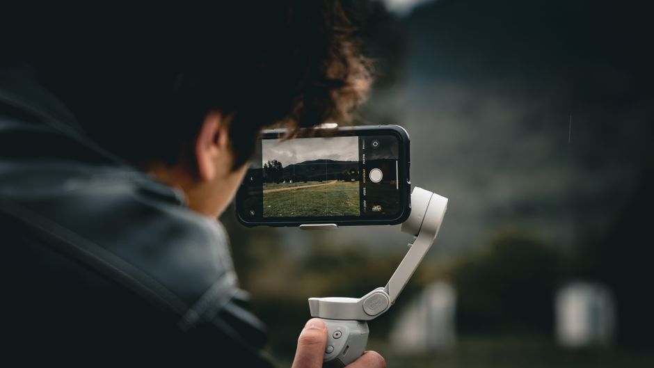 DJI Osmo Pocket 3 vs iPhone for Vlogging